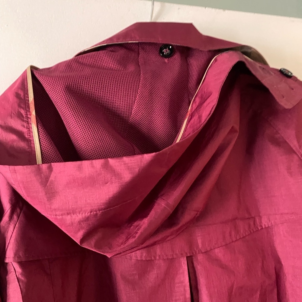 Women’s Burberry Coat with hood and certificate of Authenticity - Picture 2 of 12